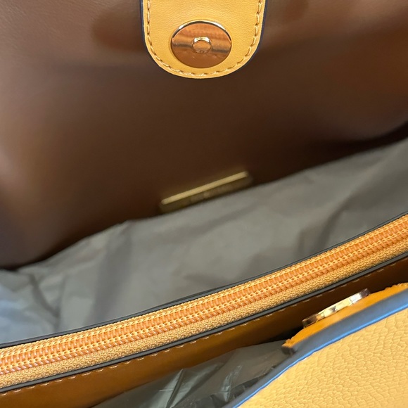 Michael Kors Large Emilia Shoulder Handbag & Wallet set NWT honeycomb - Picture 6 of 13